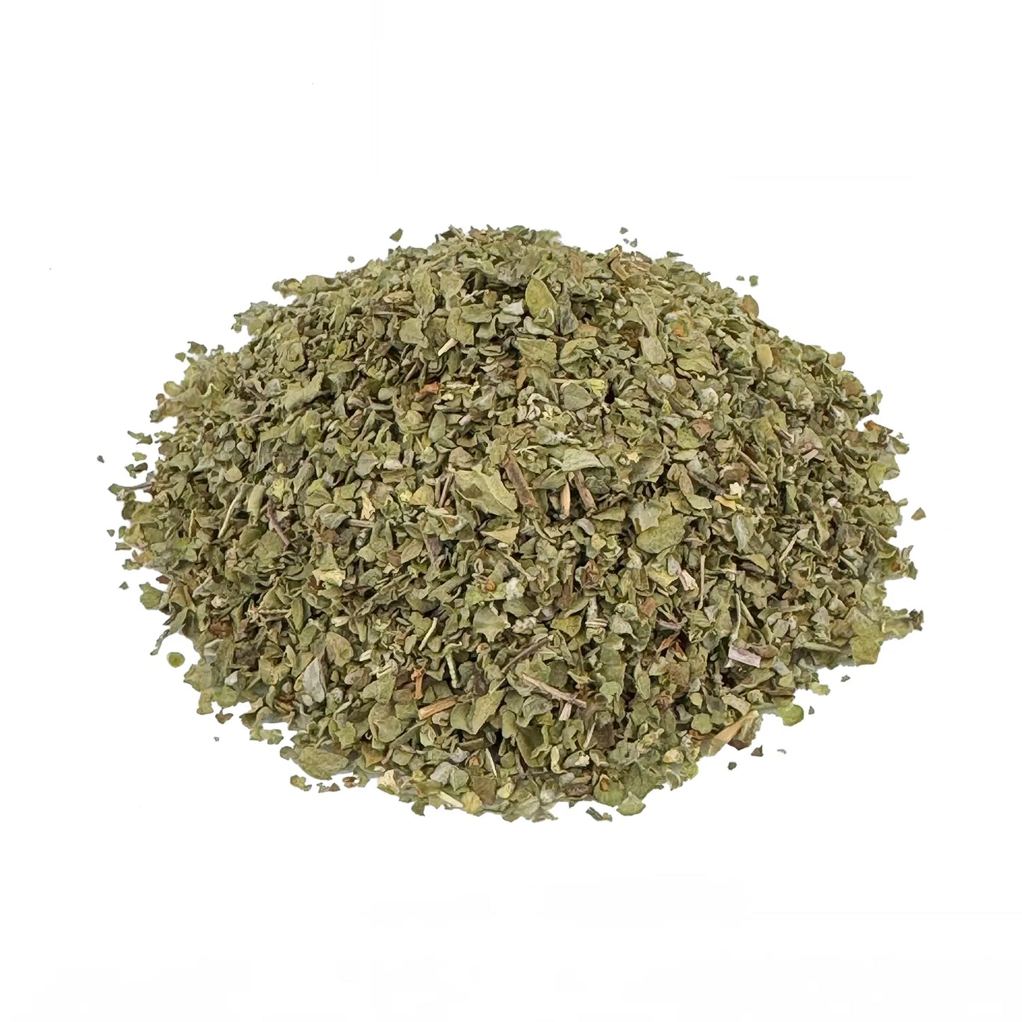 Ein kleiner Haufen Bio Majoran gerebelt. Der Bio-Majoran hat eine schöne grüne Farbe und sieht lecker aus.