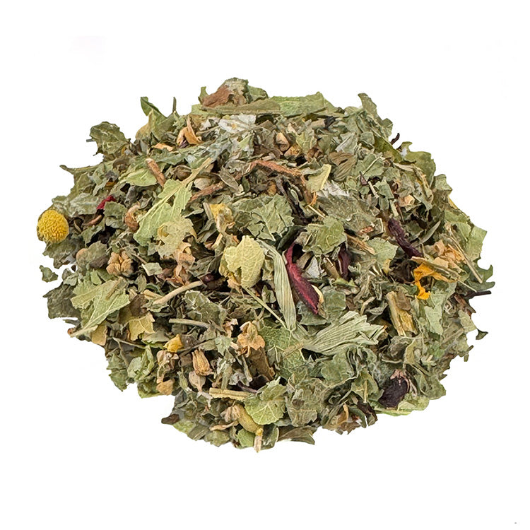 Ein kleiner Haufen Kräutertee Guten Abend Bio. Der Bio Kräutertee hat eine grüne Farbe. Die Zutaten sind gut zu erkennen. Es sieht sehr lecker aus.