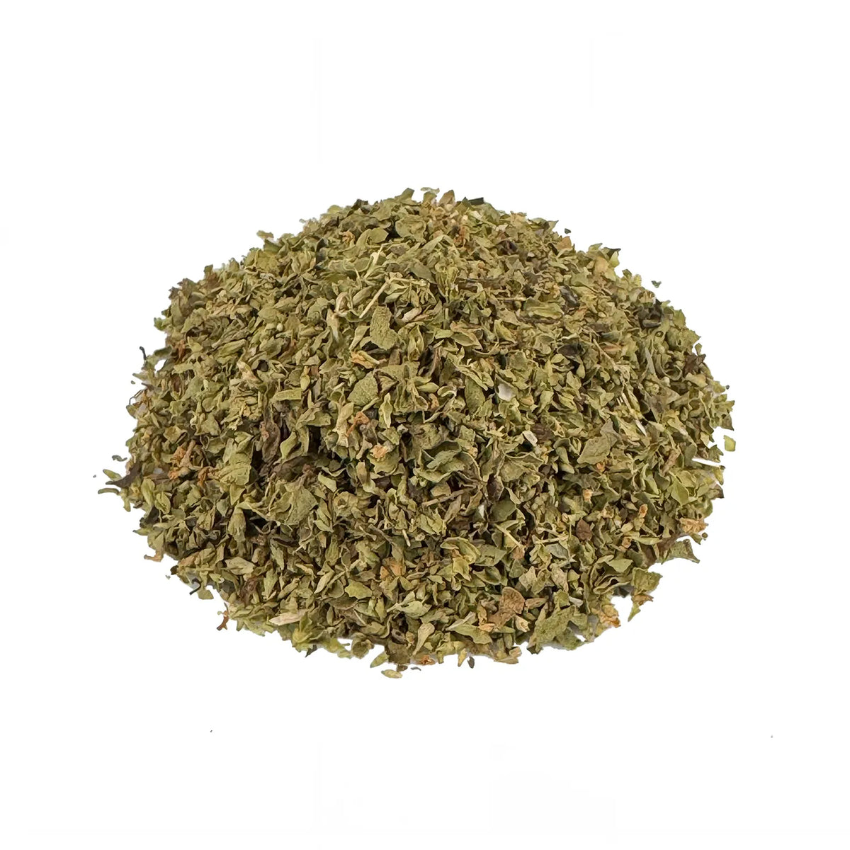 Ein kleiner Haufen Bio Oregano gerebelt. Der Bio-Oregano hat eine schöne grüne Farbe und sieht lecker aus.