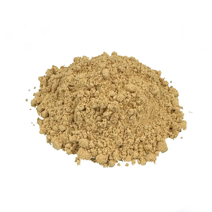 Ein kleiner Haufen Bio Ingwerwurzeln gemahlen. Die Bio-Ingerwurzeln haben einen Oker-Farbton. Es sieht sehr lecker aus.