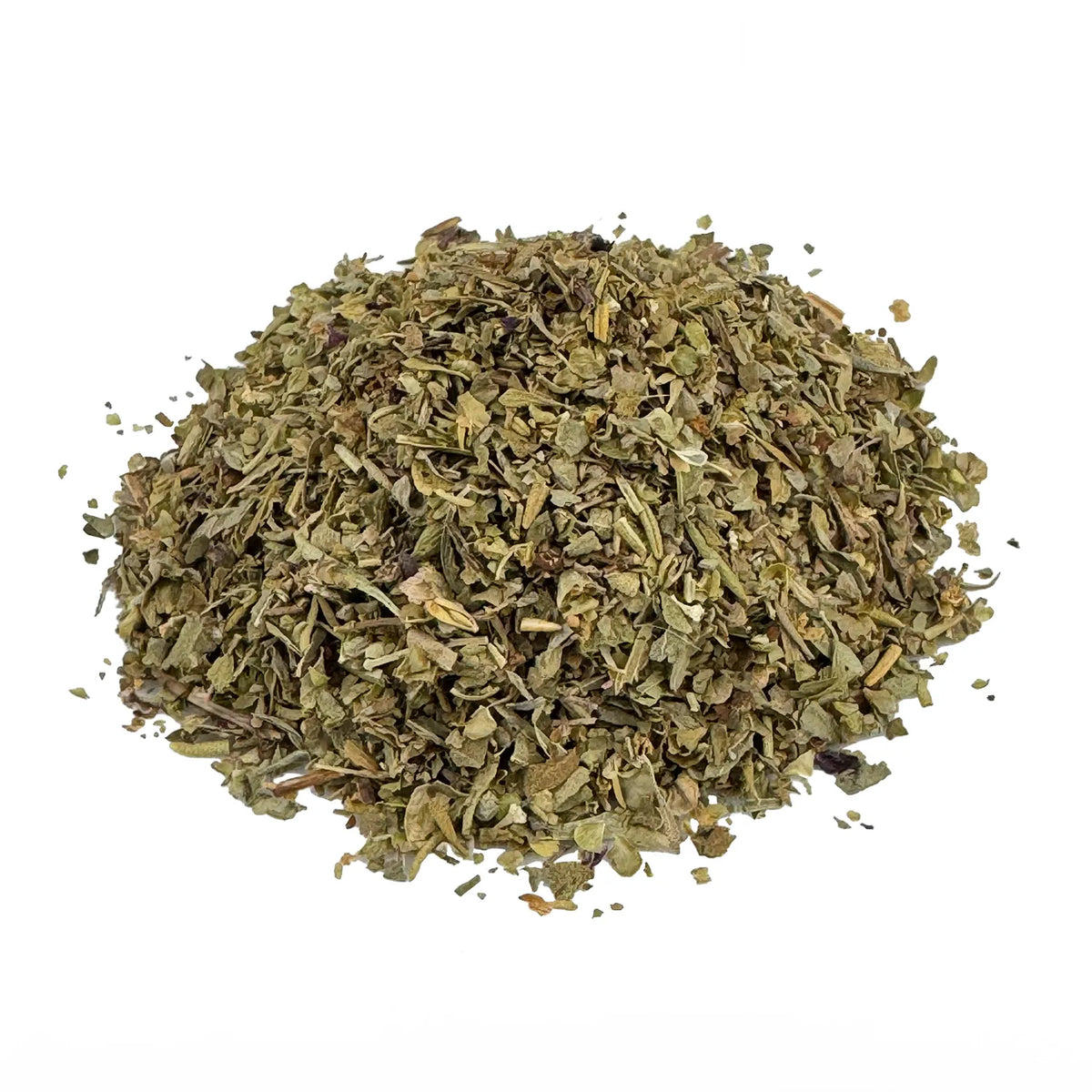 Ein kleiner Haufen Italienische Kräuter Bio. Die Bio Kräuter- und Gewürzmischung hat eine grüne Farbe. Die Zutaten sind gut zu erkennen. Es sieht sehr lecker aus.