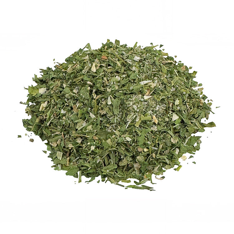 Ein kleiner Haufen Salat Herbal Garden Bio Gewürzzubereitung. Die Bio Gewürzzubereitung hat eine intensive grüne Farbe. Die Zutaten sind gut zu erkennen. Es sieht sehr lecker aus.